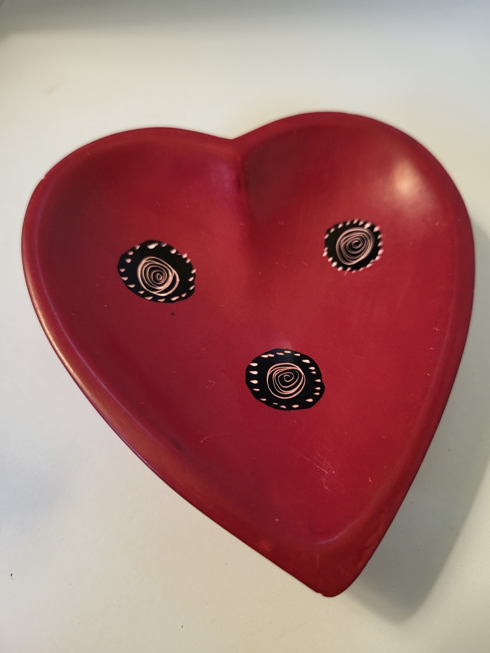 Handvarved Soapstone Kisii African Folk Art Red Heart Trinket Dish 4"